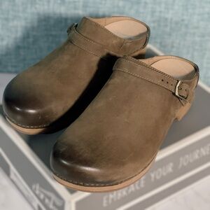 Dansko Women’s Berry Burnished Nubuck Mule Clogs- Mushroom - US 11.5 - NIB